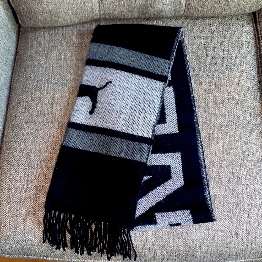 Victoria’s Secret PINK Scarf - Picture 1 of 6